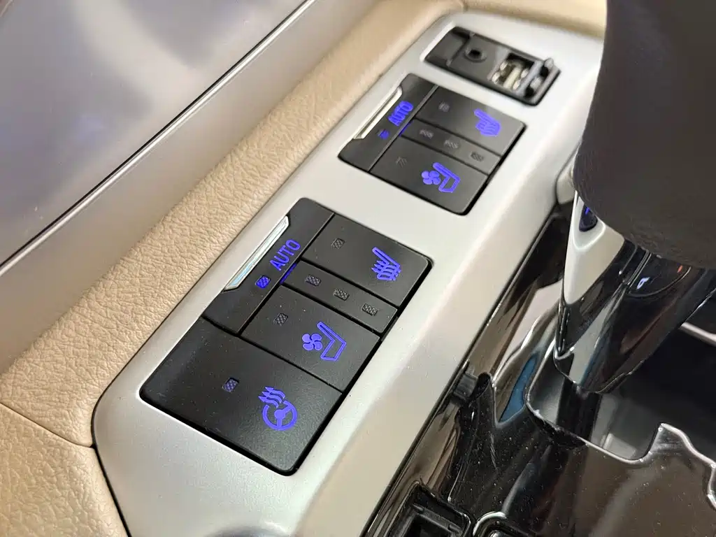 Toyota Land Cruiser 2020 — фото 12