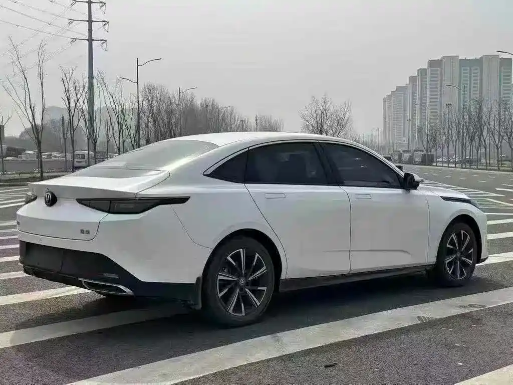 Changan Eado 2025 — фото 7