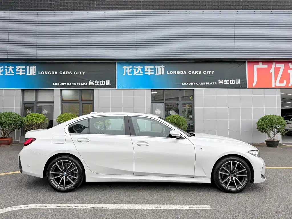 BMW 3 Series 2023 — фото 10