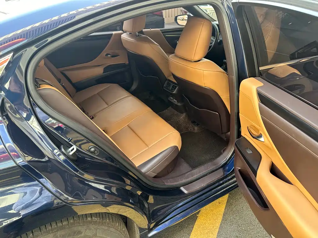 Lexus ES 2020 — фото 18
