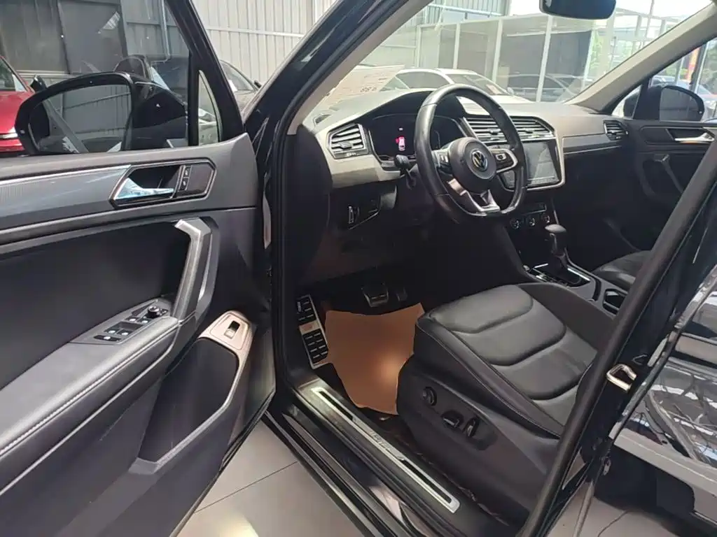 Volkswagen Tiguan L 2020 — фото 16