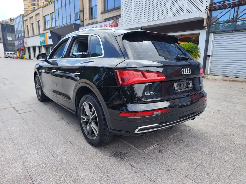 Audi Q5L 2020 — фото 19