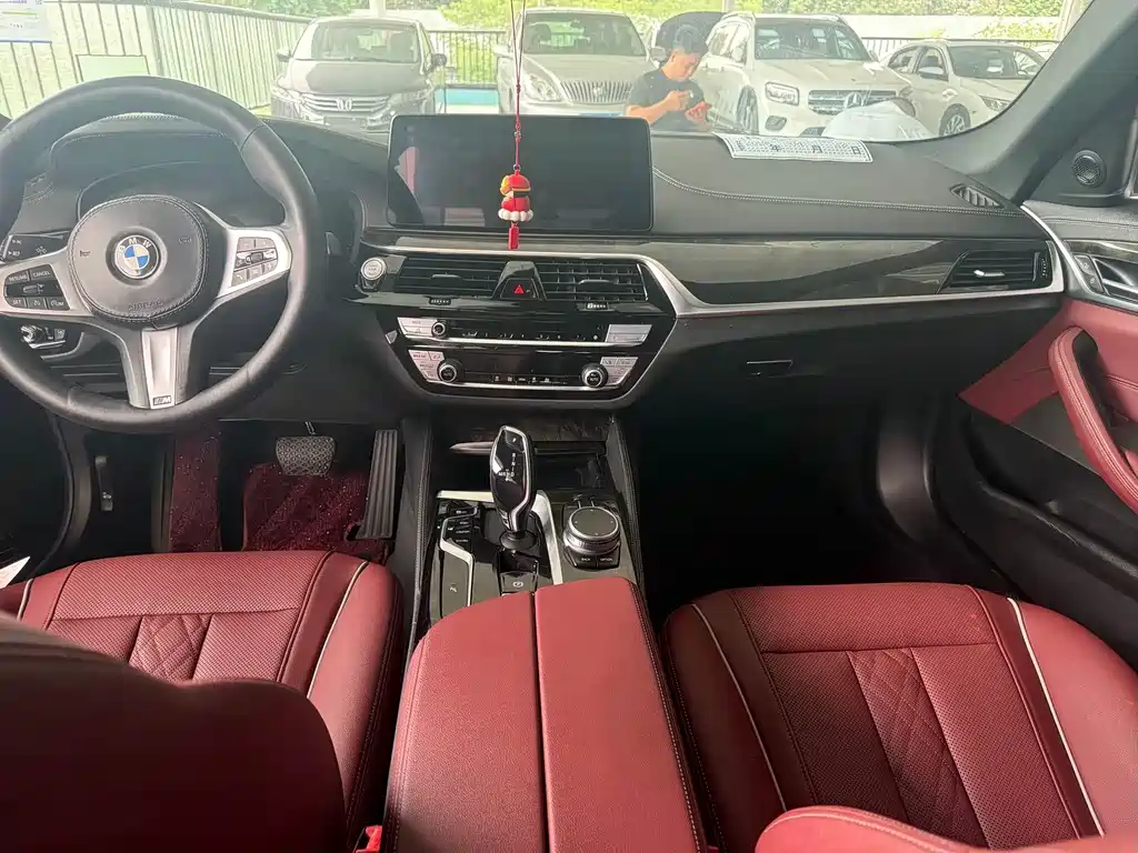 BMW 5 Series 2021 — фото 11