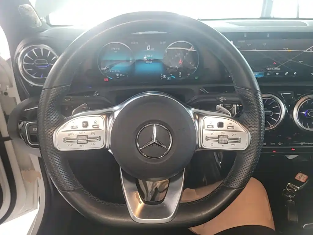 Mercedes-Benz A-Class 2021 — фото 11