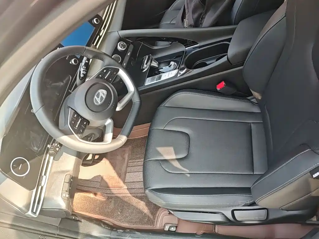 Hyundai Elantra 2025 — фото 16