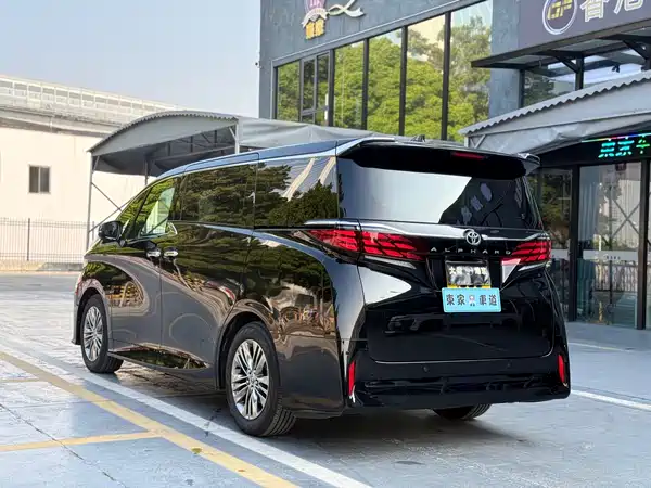 Toyota Alphard 2025