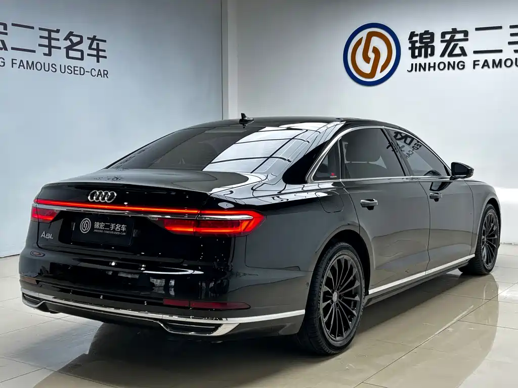 Audi A8 2019 — фото 24
