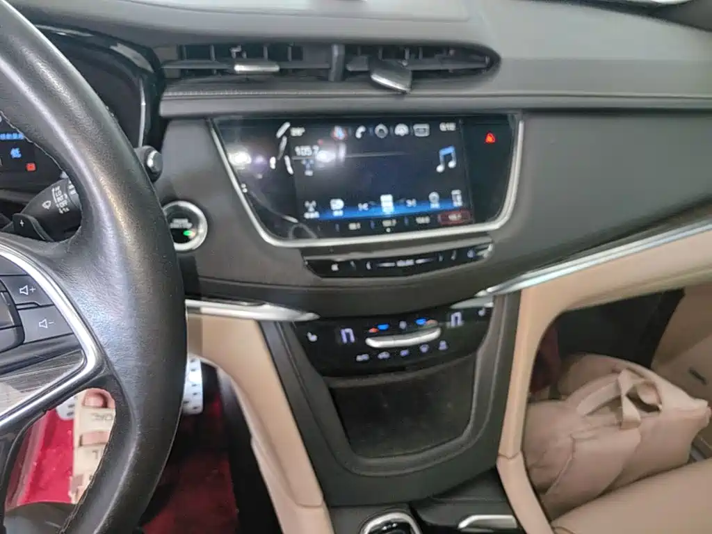 Cadillac XT5 2017 — фото 13