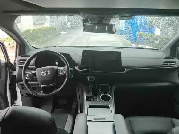 Toyota Sienna 2023