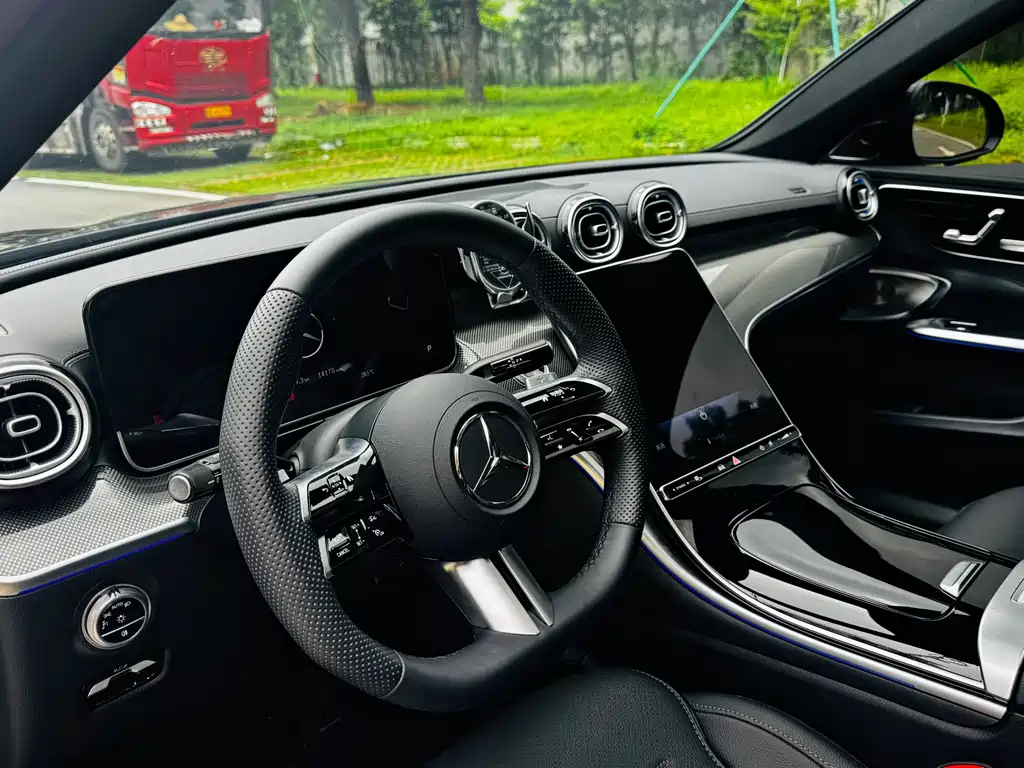 Mercedes-Benz C-Class 2025 — фото 9