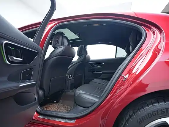 Mercedes-Benz C-Class 2022 — фото 13