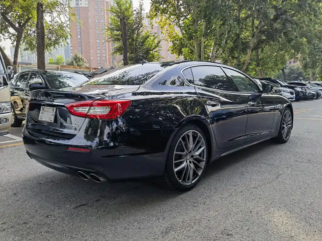 Maserati Quattroporte 2017 — фото 11