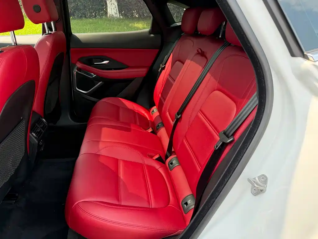 Jaguar E-PACE 2024 — фото 12