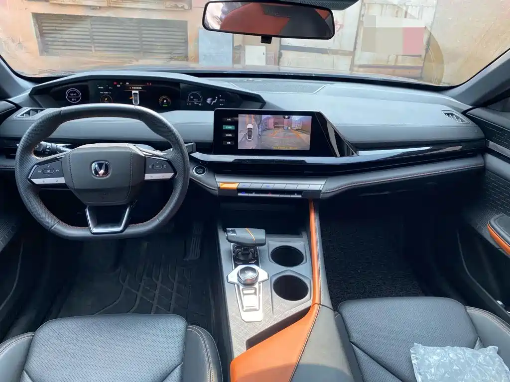 Changan UNI-V Smart Electric Idd 2023 — фото 8