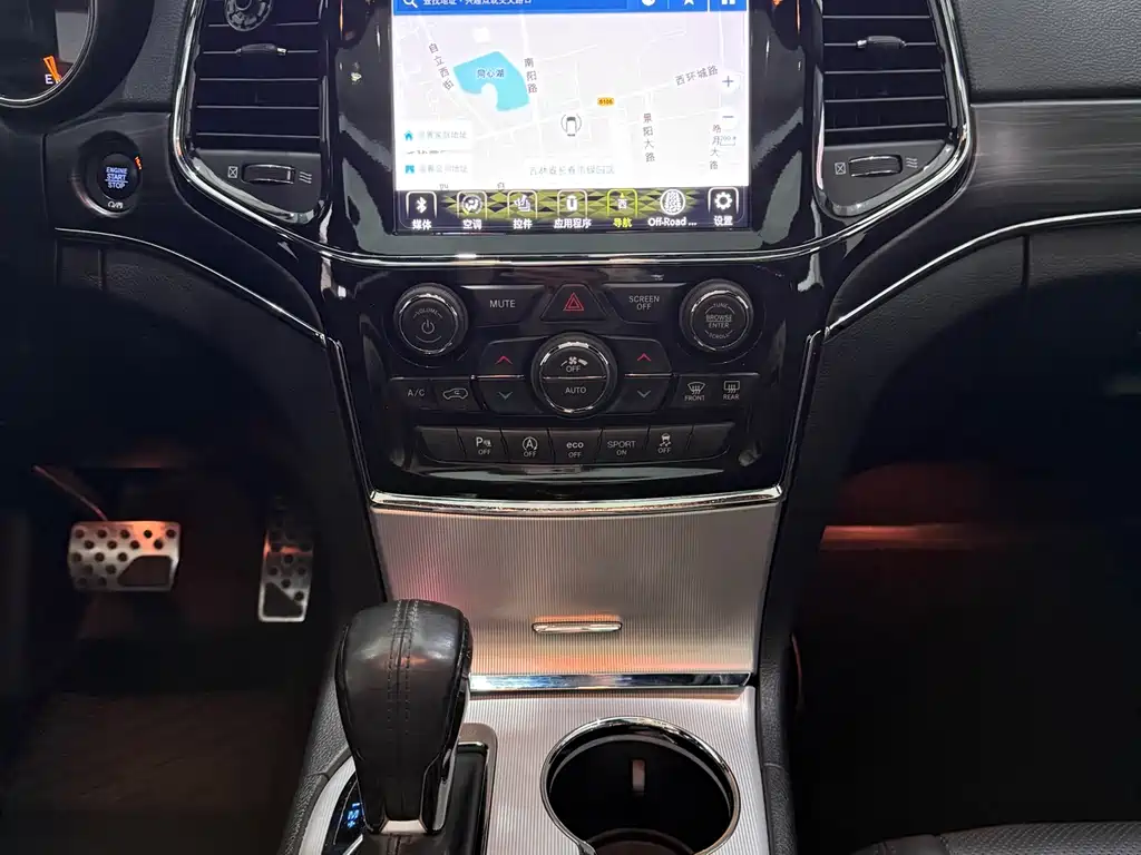 Jeep Grand Cherokee 2022 — фото 15