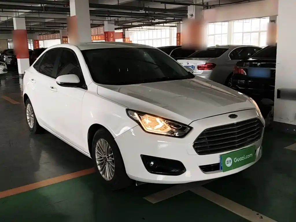 Ford Escort 2015 — фото 4