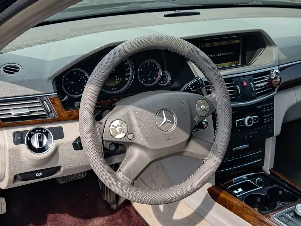Mercedes-Benz E-Class 2012 — фото 19