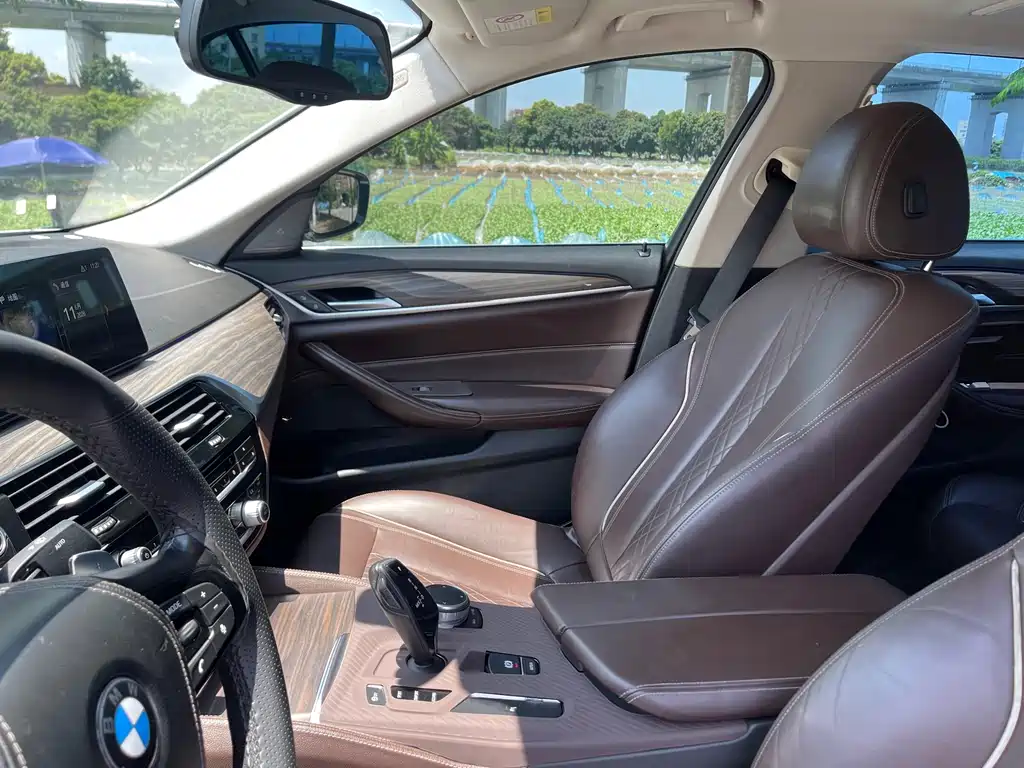 BMW 5 Series 2018 — фото 19