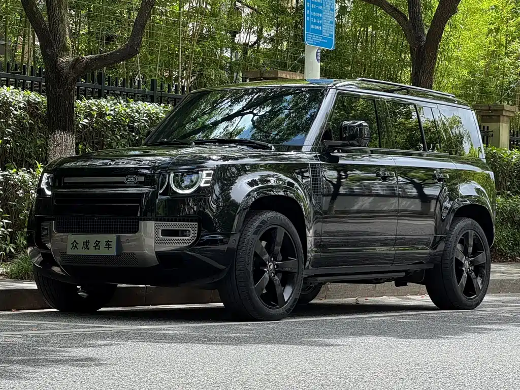 Land Rover Defender 2025