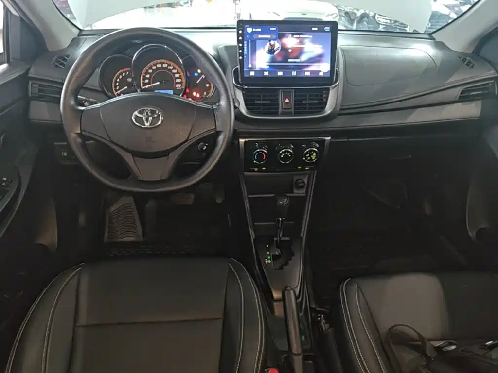 Toyota Yaris L 2021 — фото 10