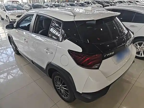 Toyota Yaris L 2021