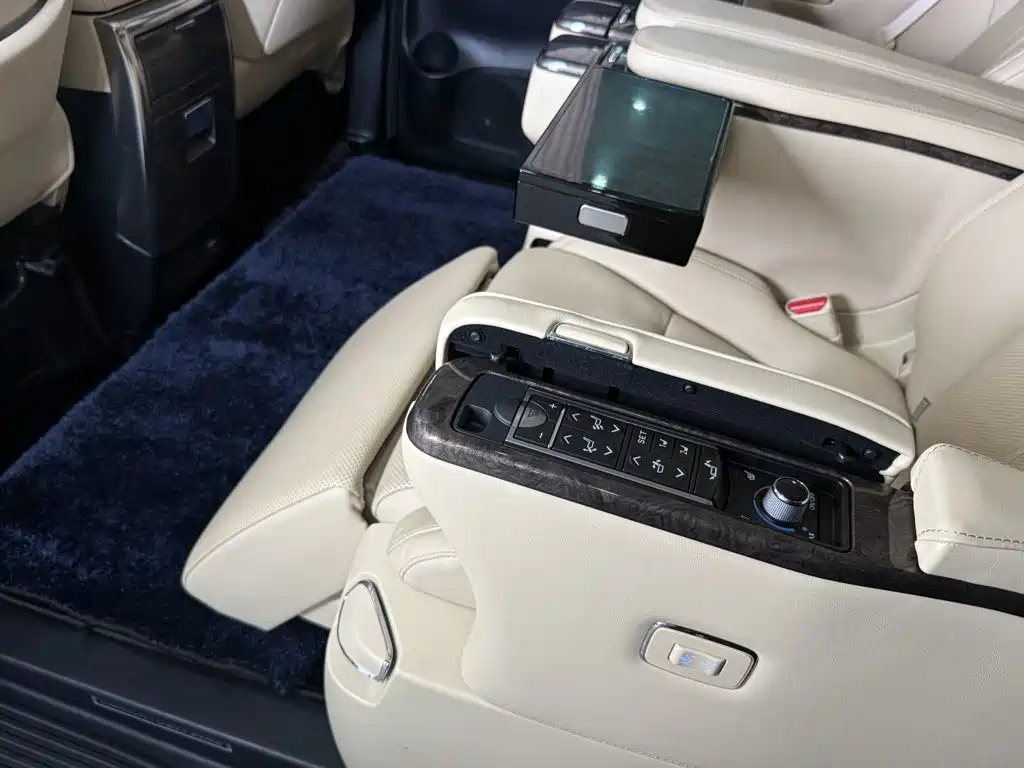 Toyota Vellfire 2021 — фото 18
