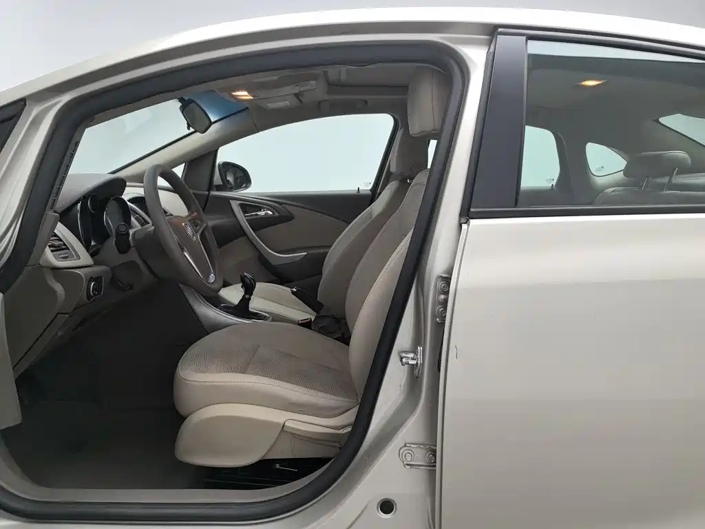 Buick Excelle 2015 — фото 10