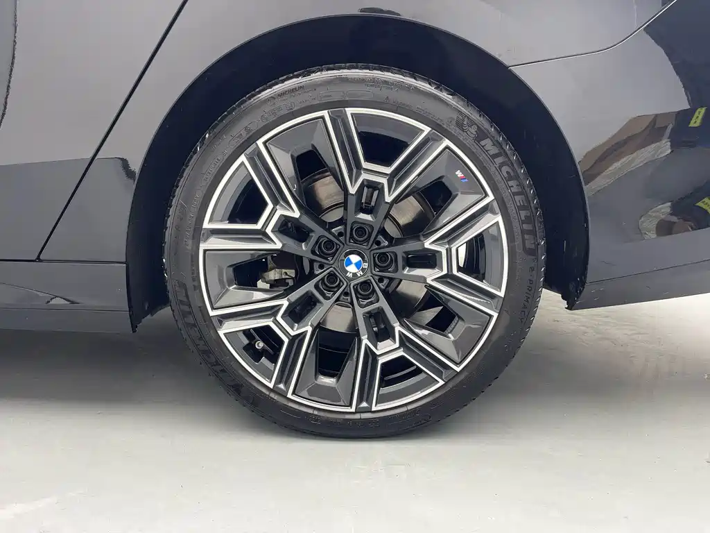 BMW 5 Series 2024 — фото 17