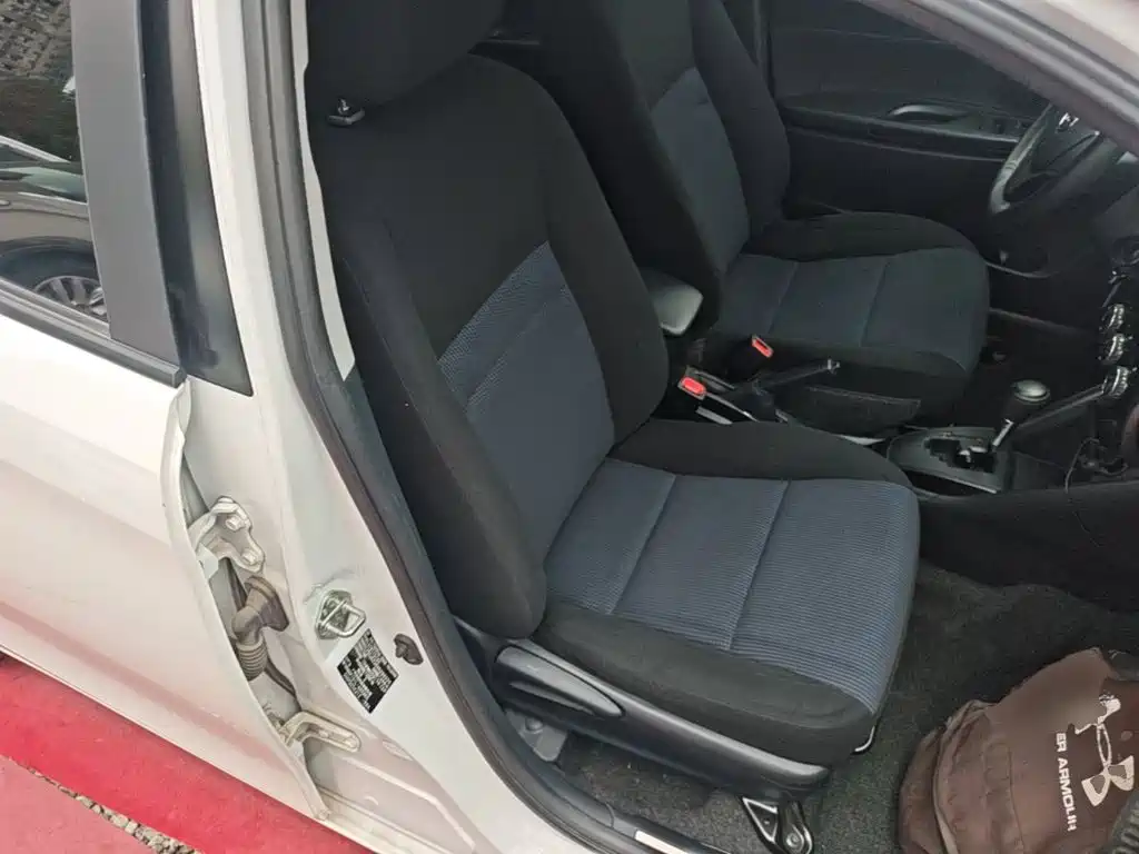 Toyota Yaris L 2018 — фото 25