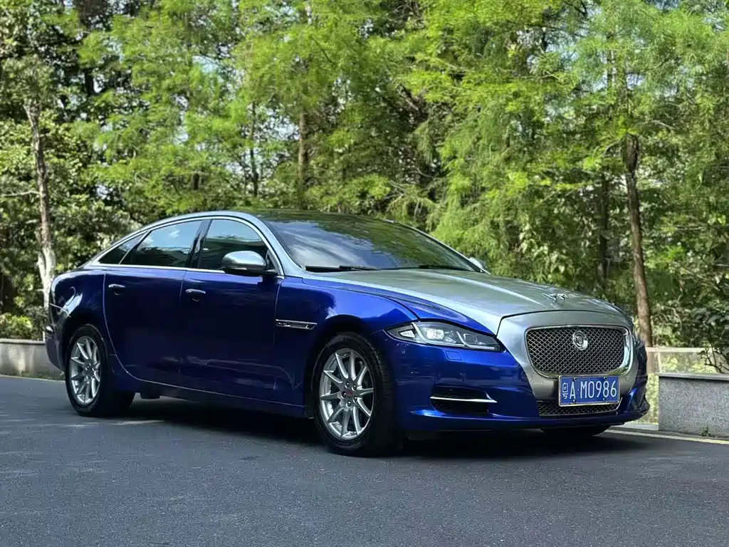 Jaguar XJ 2015 — фото 12