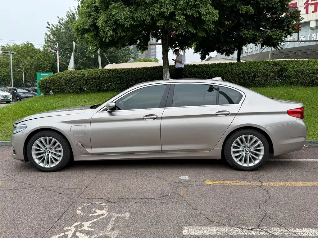 BMW 5 Series New Energy 2020 — фото 3
