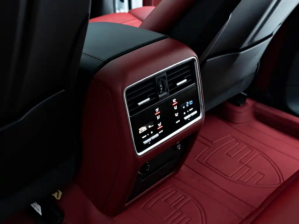 Porsche Cayenne 2023 — фото 11