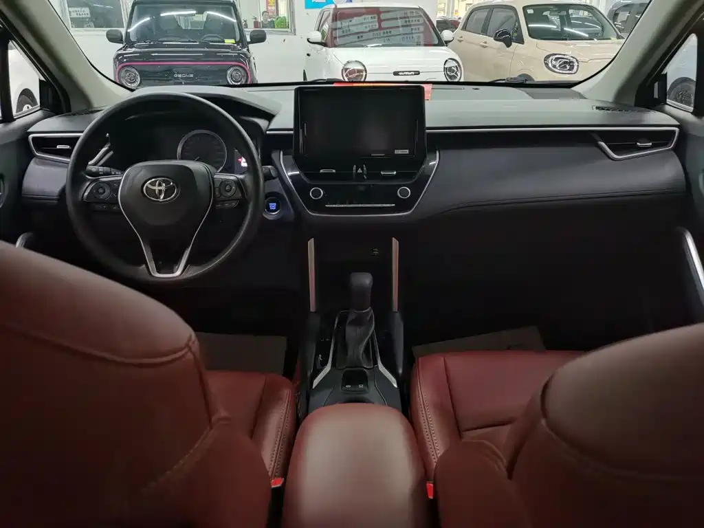 Toyota Corolla Cross 2022 — фото 14