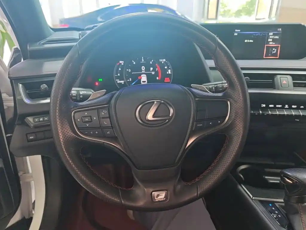 Lexus UX 2021 — фото 11