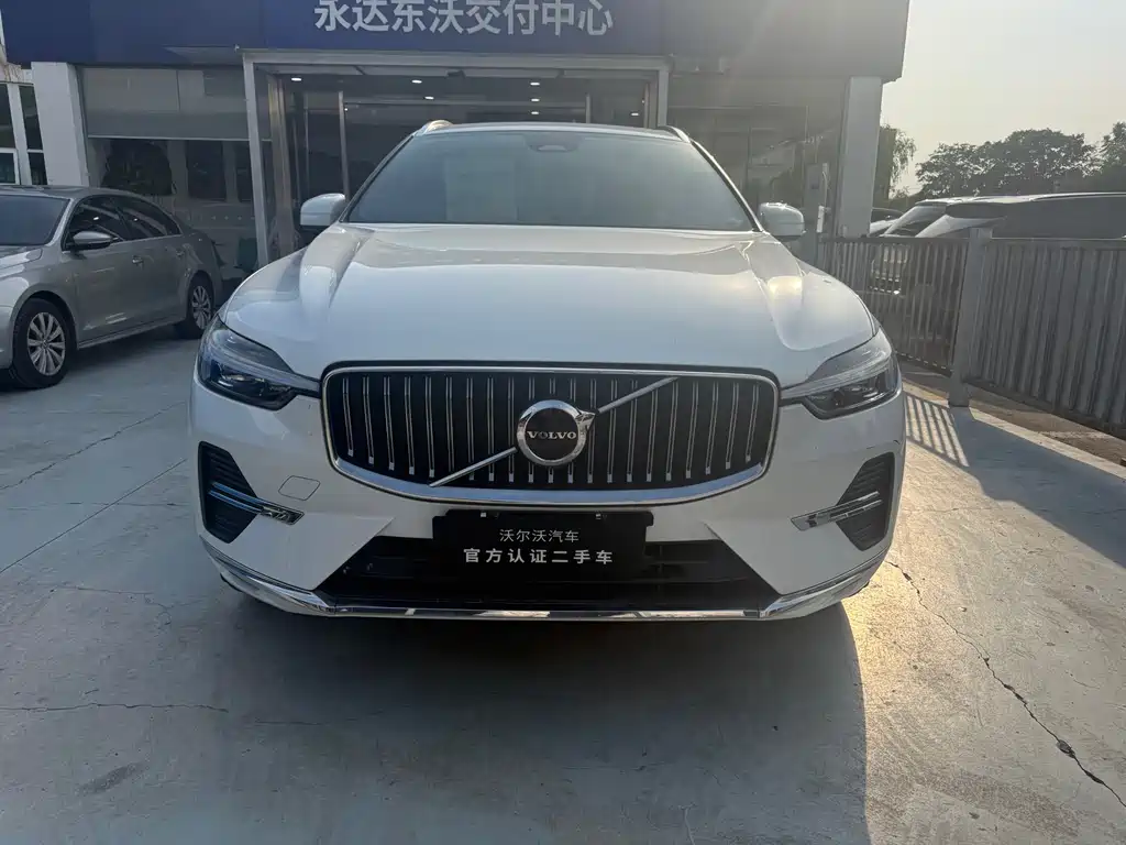 Volvo XC60 2022 — фото 2