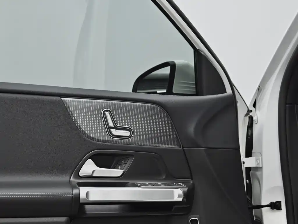 Mercedes-Benz GLB 2023 — фото 19