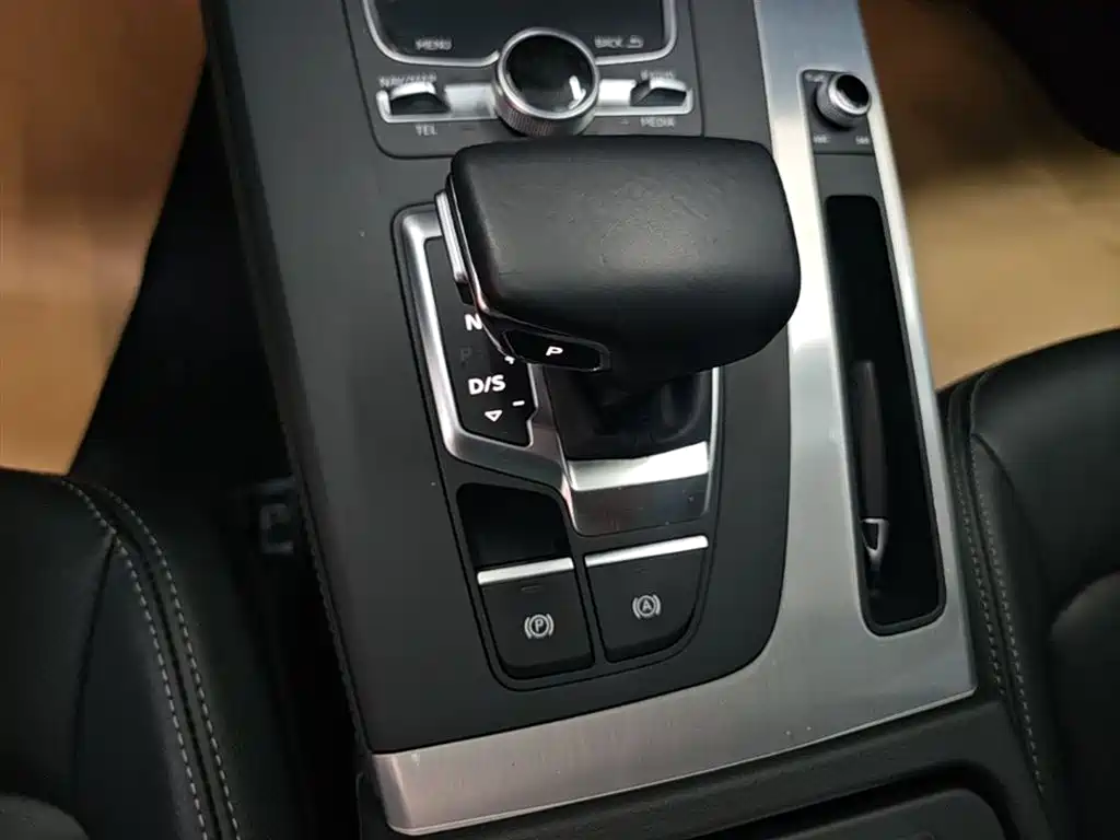 Audi Q5L 2021 — фото 14