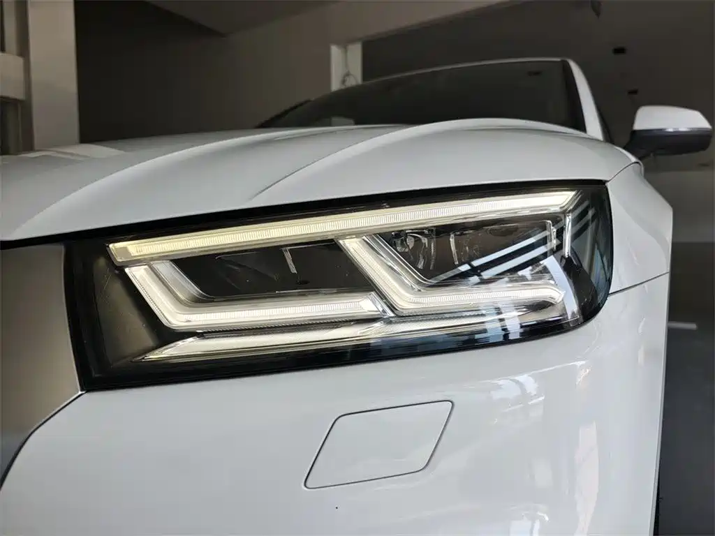 Audi Q5L 2018 — фото 14