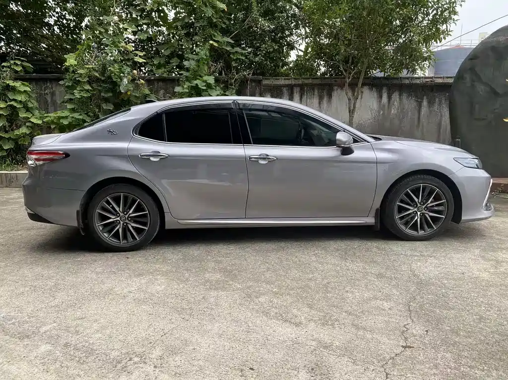 Toyota Camry 2023 — фото 11
