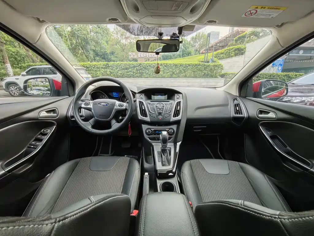 Ford Focus 2015 — фото 13