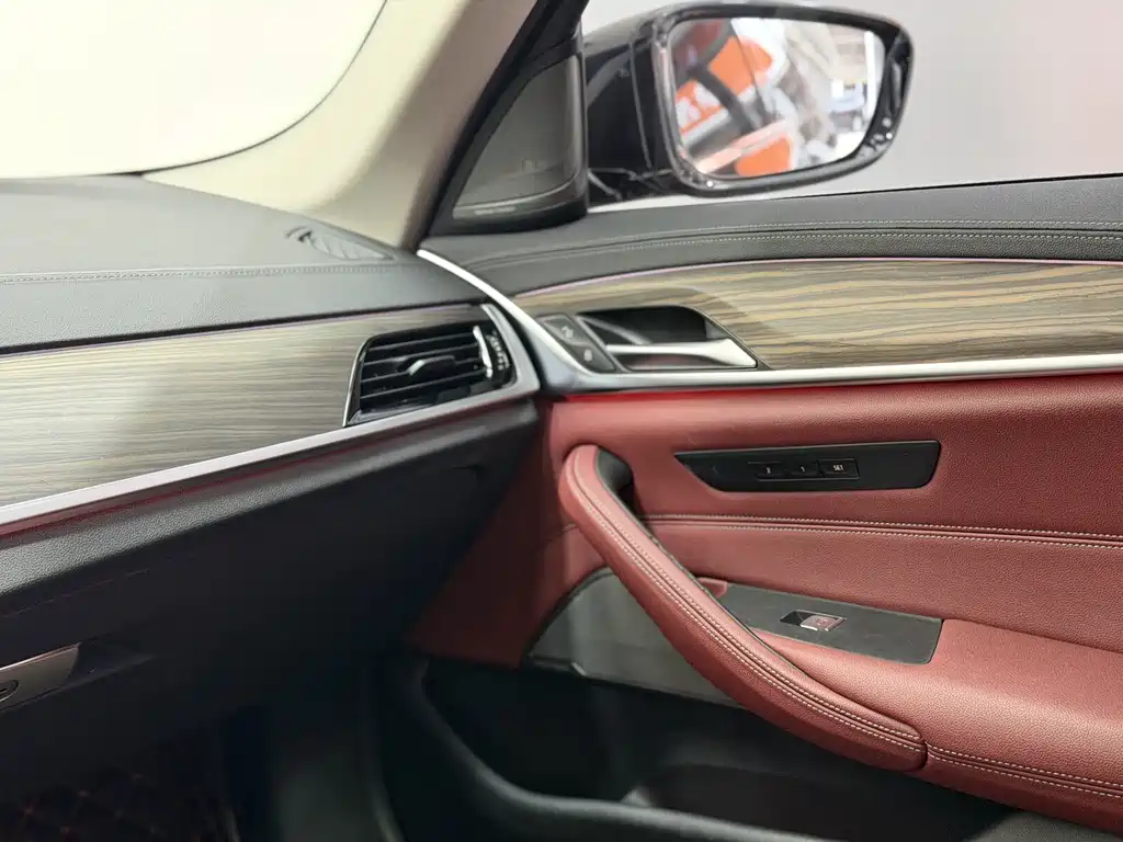 BMW 5 Series 2021 — фото 12