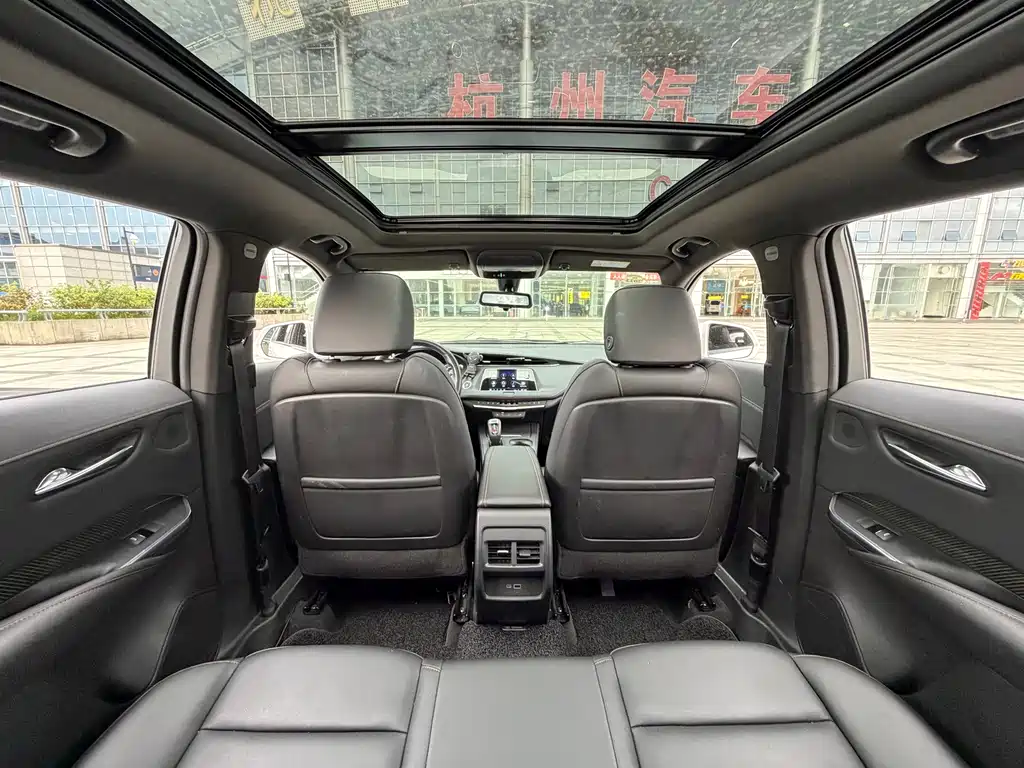 Cadillac XT4 2019 — фото 13