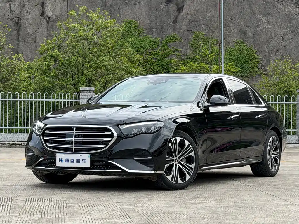 Mercedes-Benz E-Class 2025 — фото 1
