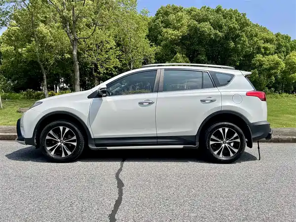 Toyota RAV4 2015