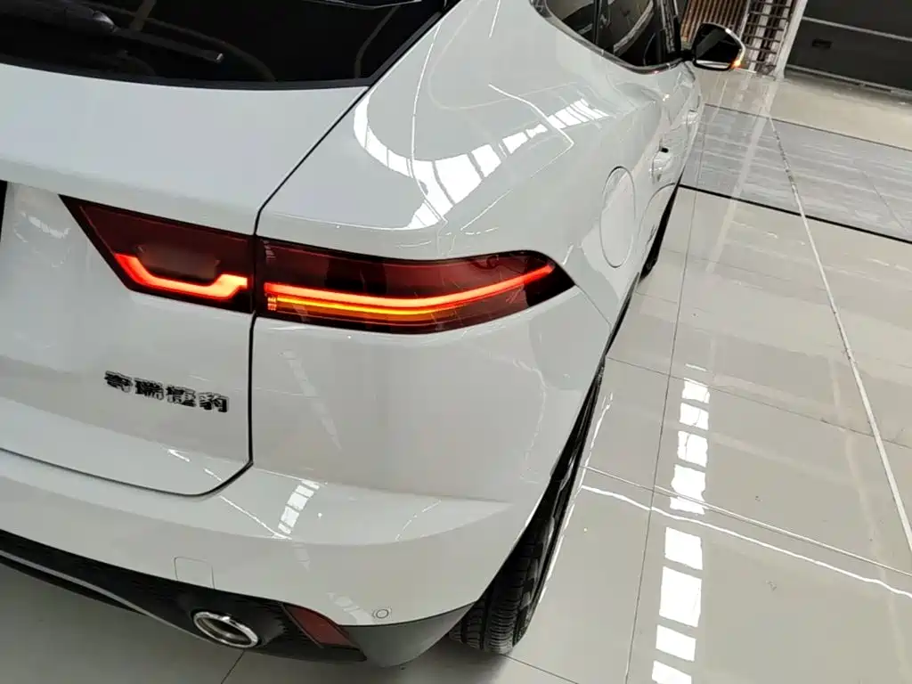 Jaguar E-PACE 2024 — фото 8