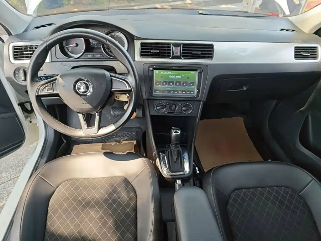 Skoda Rapid Spaceback 2019 — фото 10