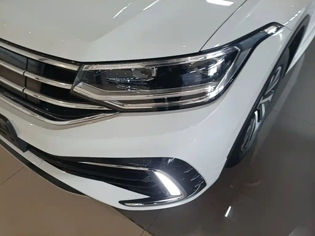Volkswagen Tiguan L Plug-In Hybrid 2023 — фото 18