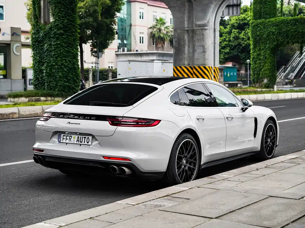 Porsche Panamera 2018 — фото 19
