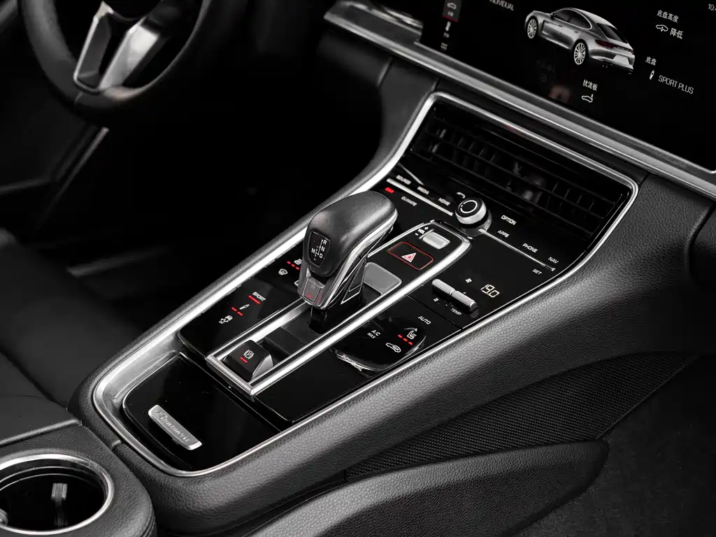 Porsche Panamera 2018 — фото 30