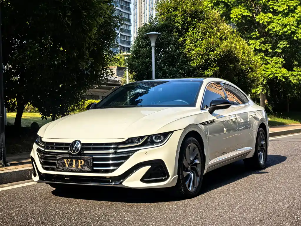 Volkswagen CC 2023 — фото 1